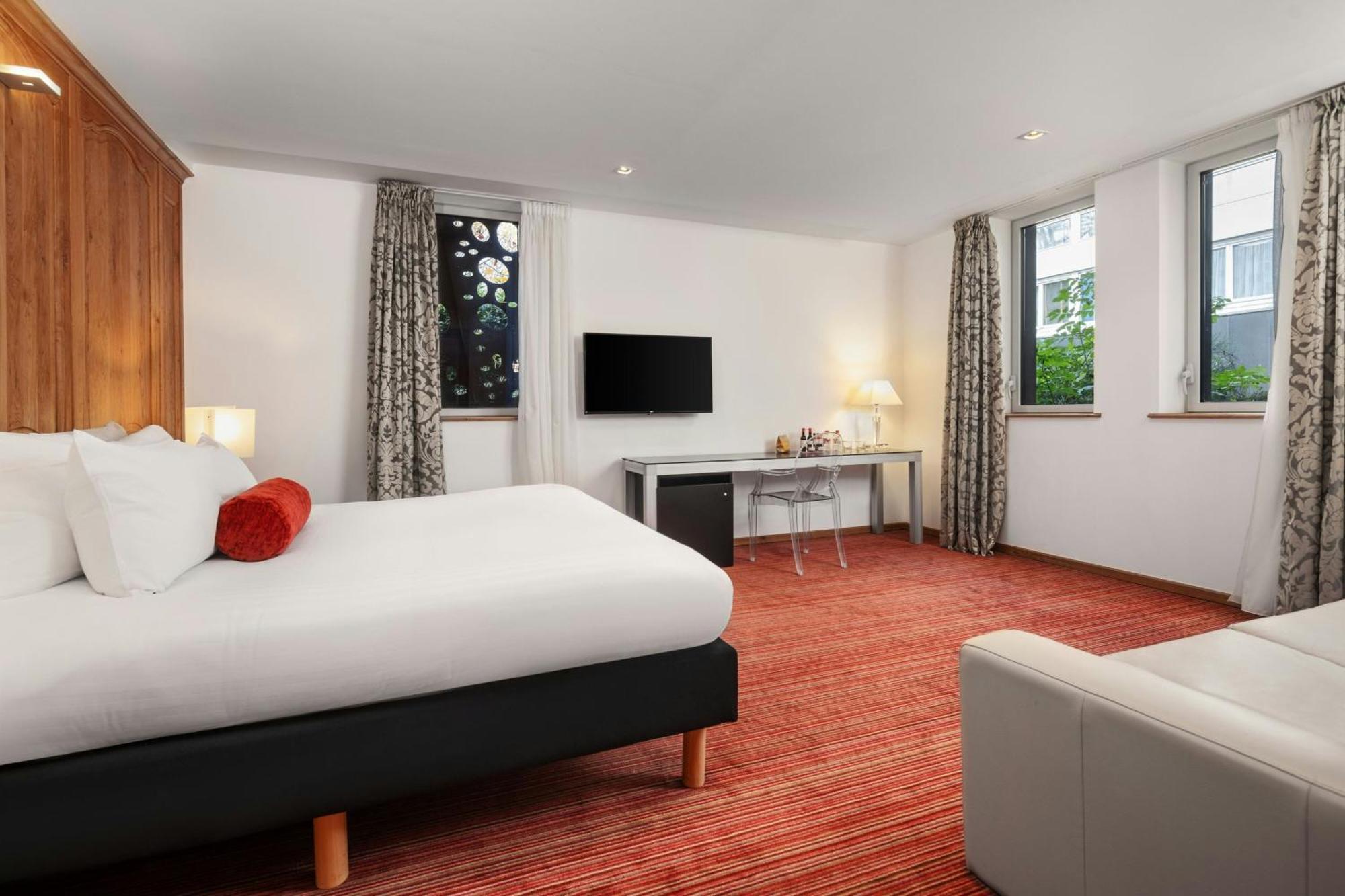 Privilege Queen Room