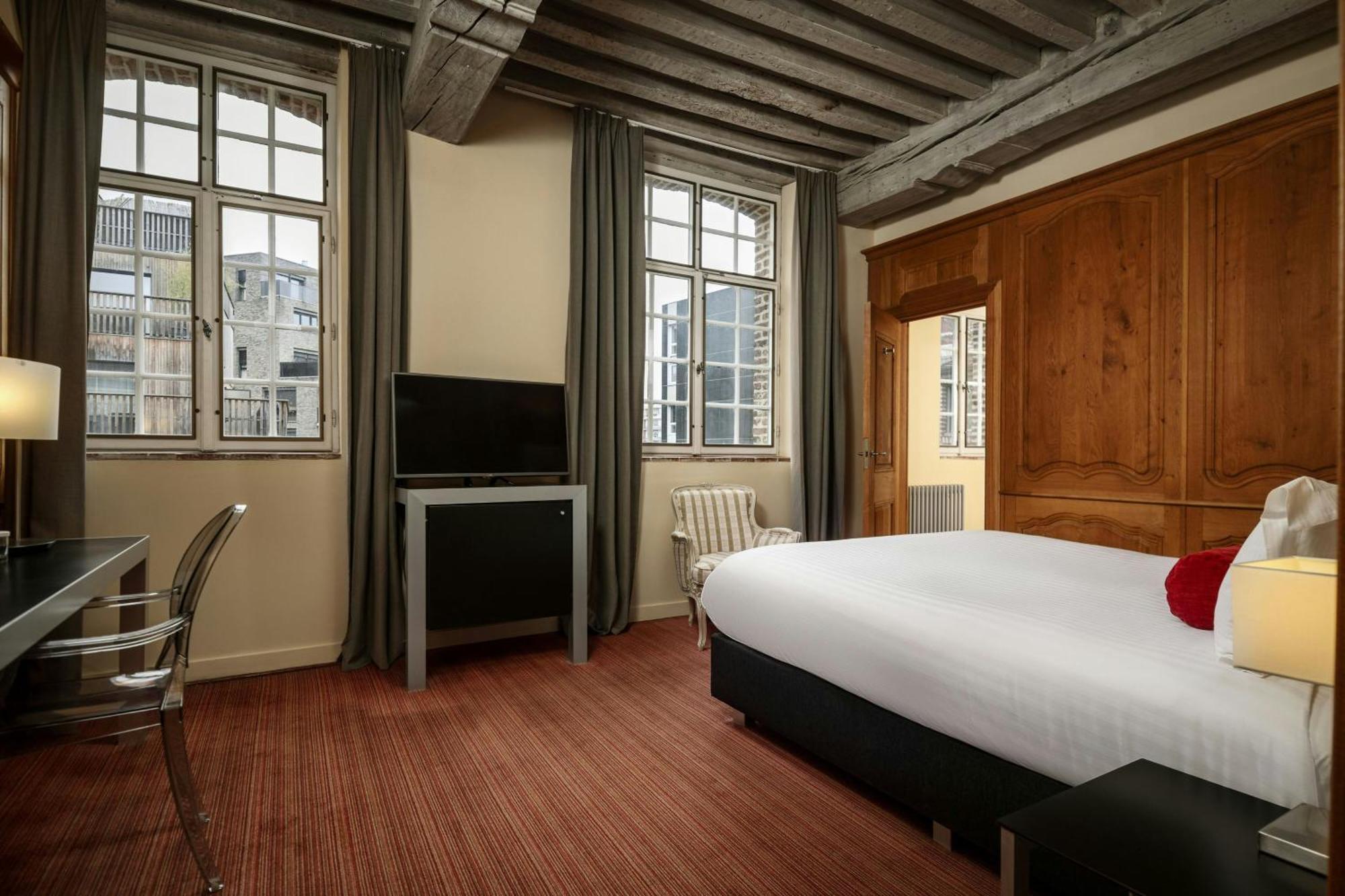 Standard Queen Room